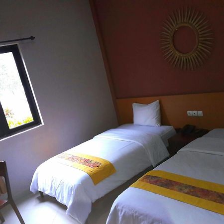 Hotel Transit Pasuruan Luaran gambar