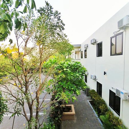 Hotel Transit Pasuruan Luaran gambar