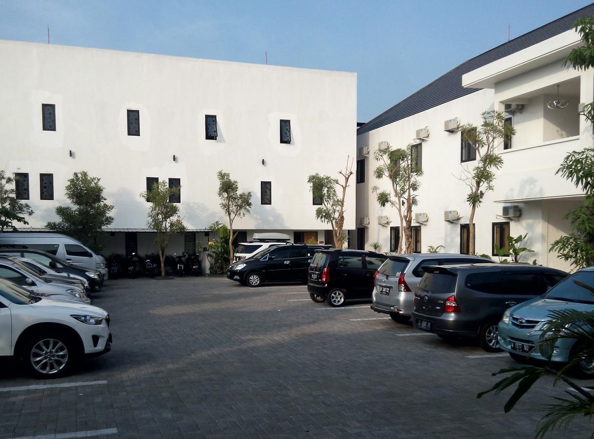 Hotel Transit Pasuruan Luaran gambar