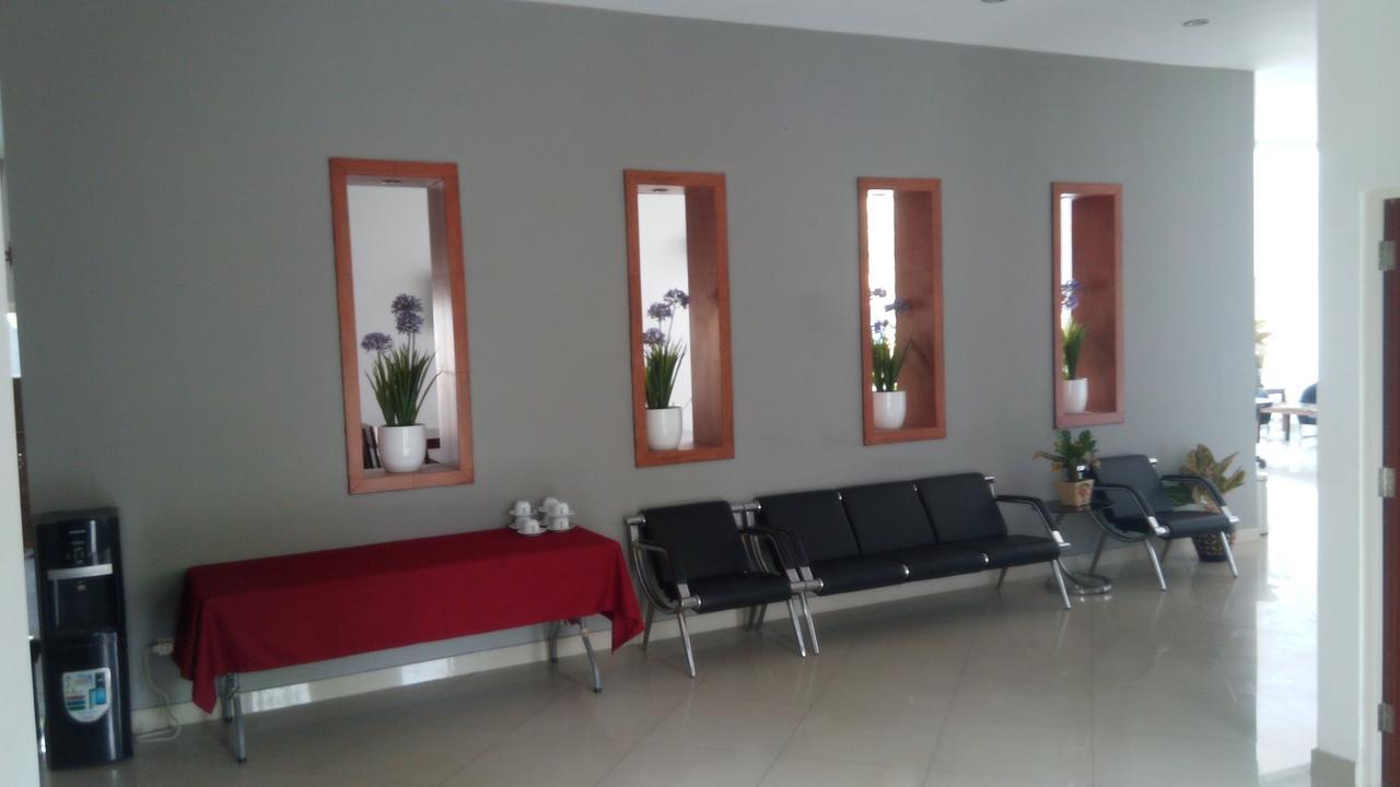 Hotel Transit Pasuruan Luaran gambar