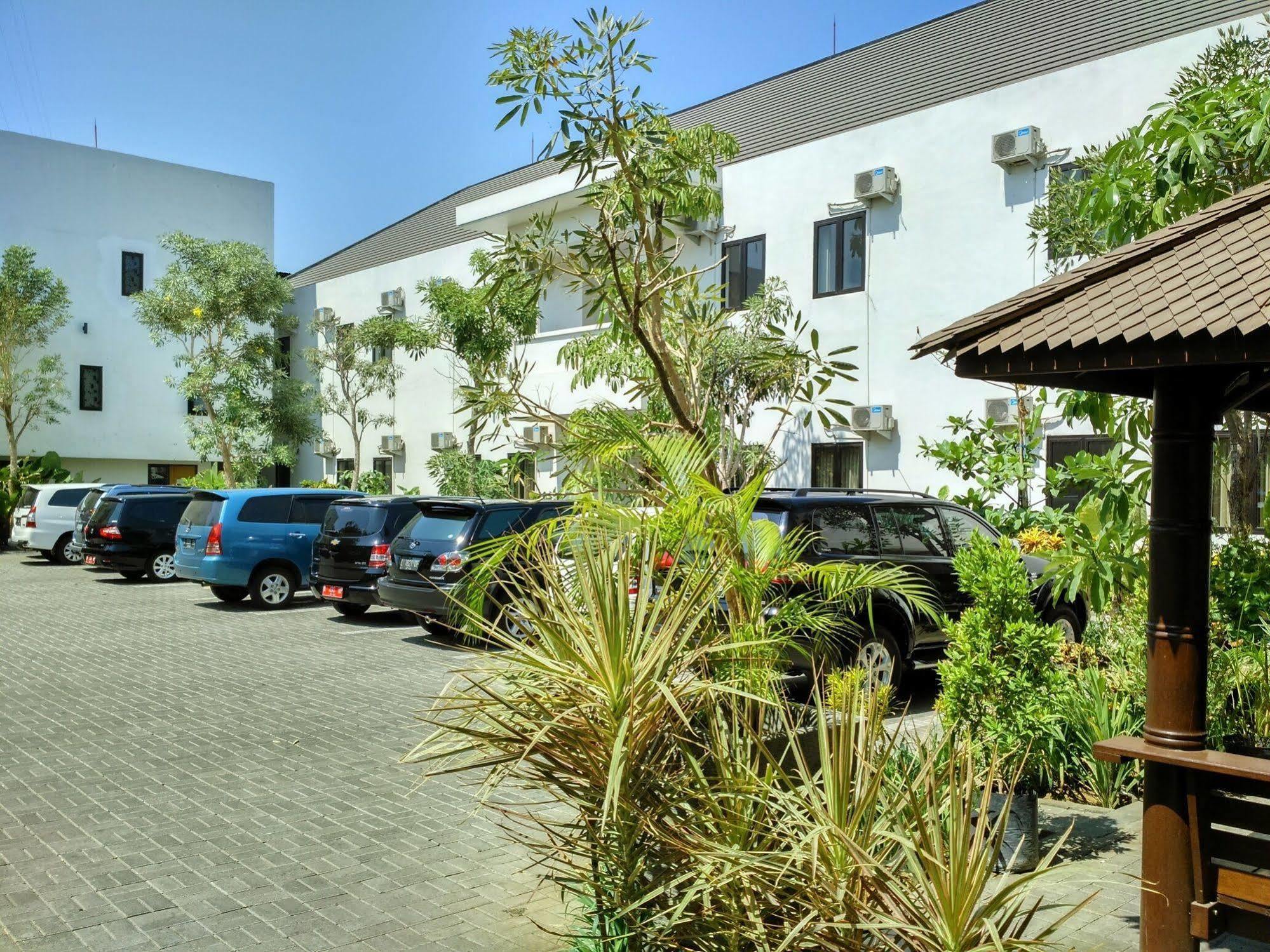Hotel Transit Pasuruan Luaran gambar