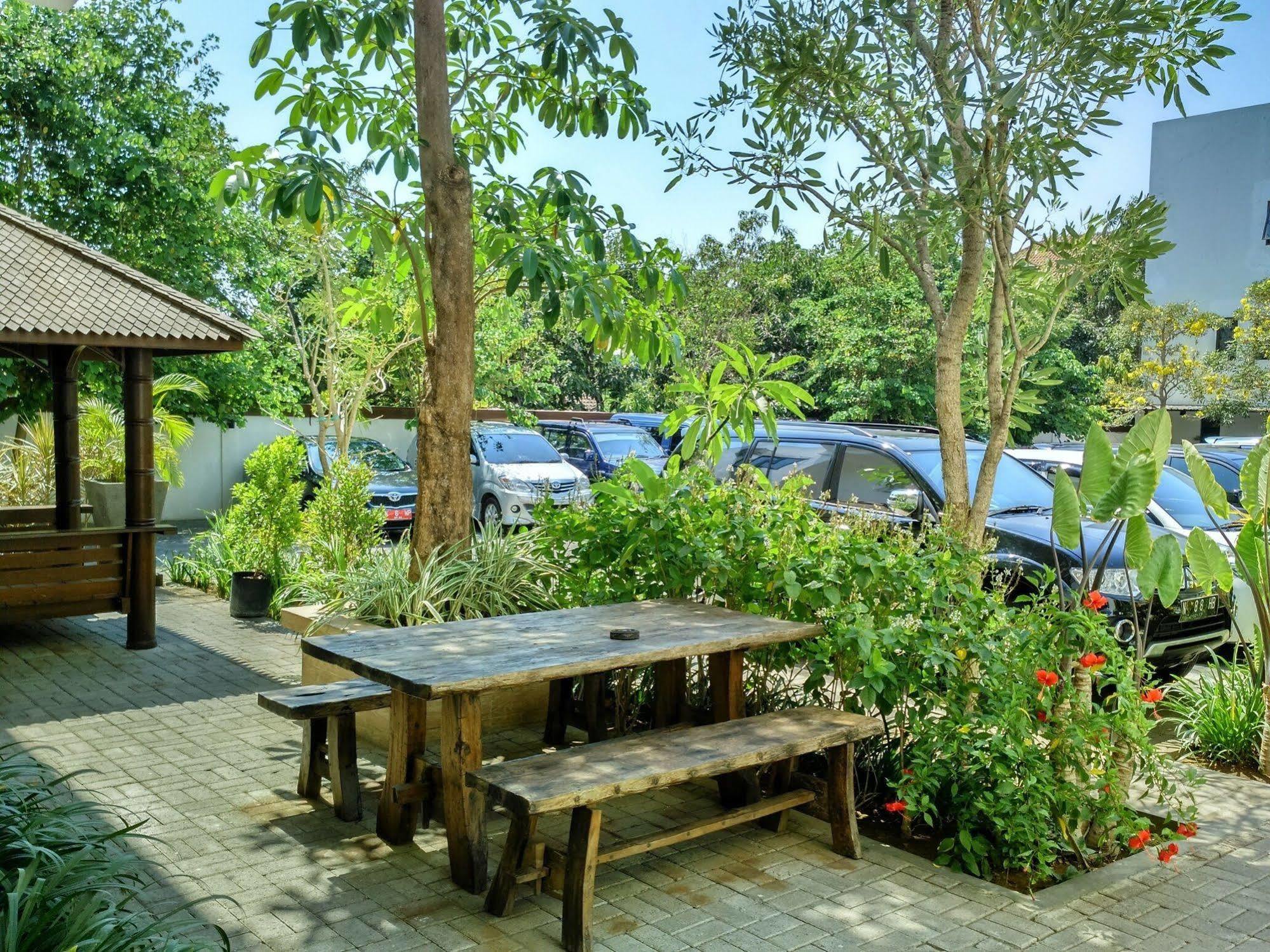 Hotel Transit Pasuruan Luaran gambar